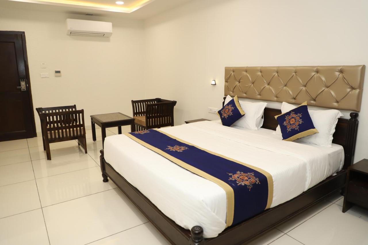 Clover Inn Udajpur Zewnętrze zdjęcie