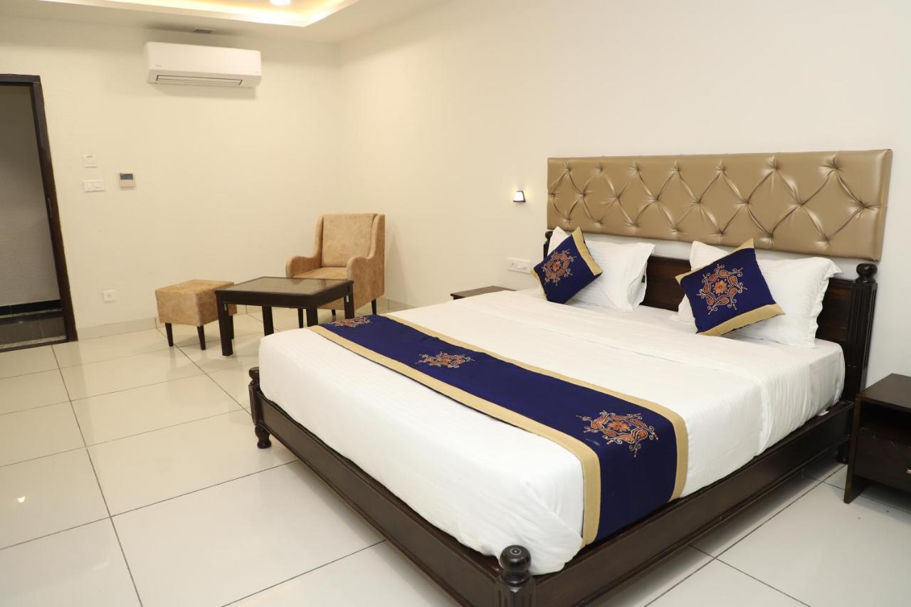 Clover Inn Udajpur Zewnętrze zdjęcie