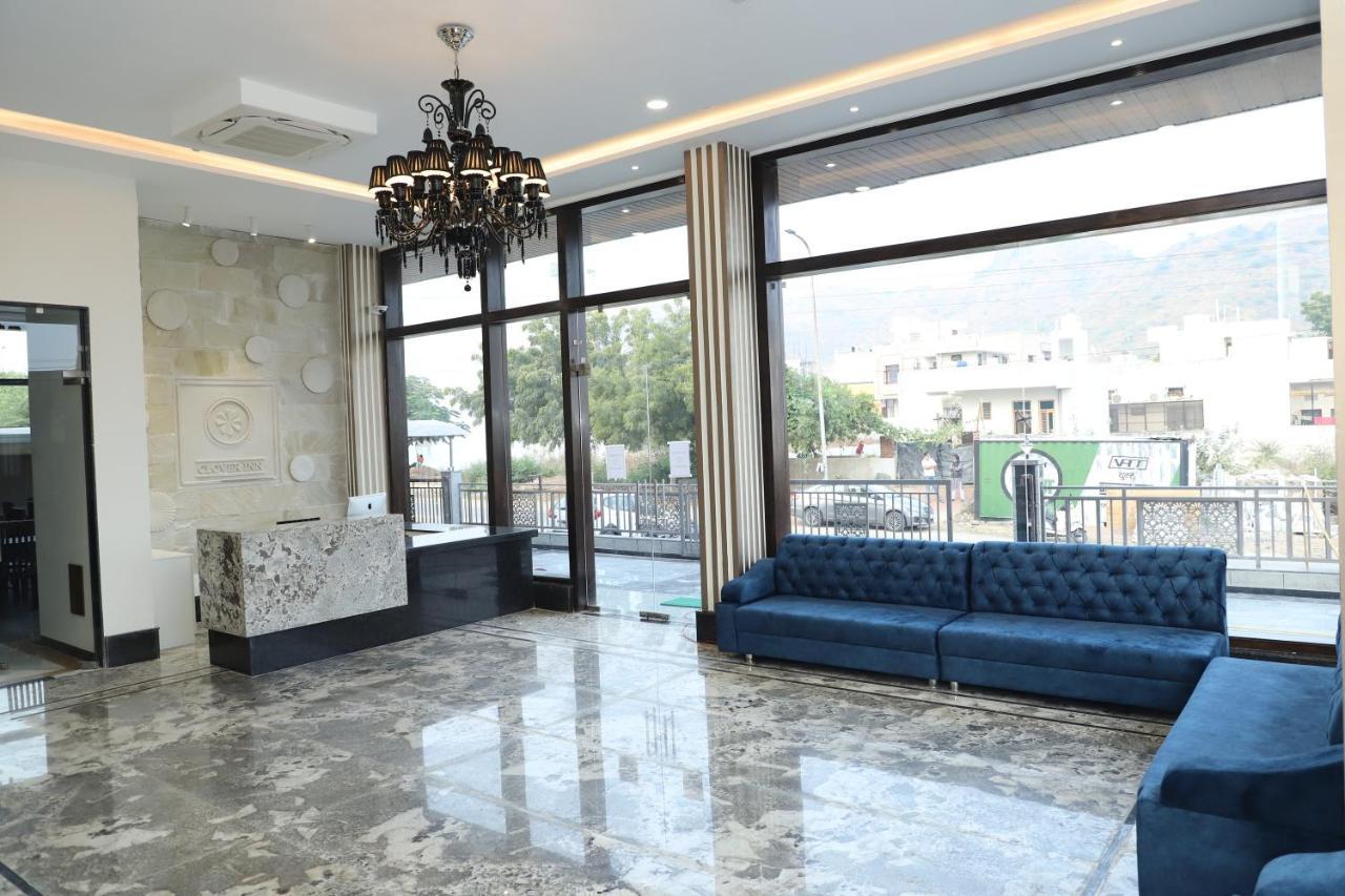 Clover Inn Udajpur Zewnętrze zdjęcie