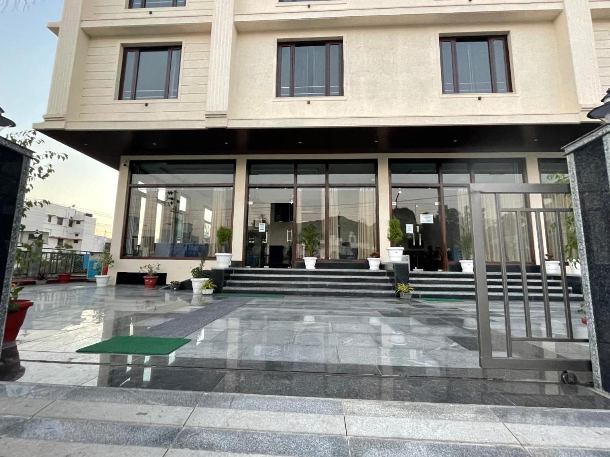 Clover Inn Udajpur Zewnętrze zdjęcie
