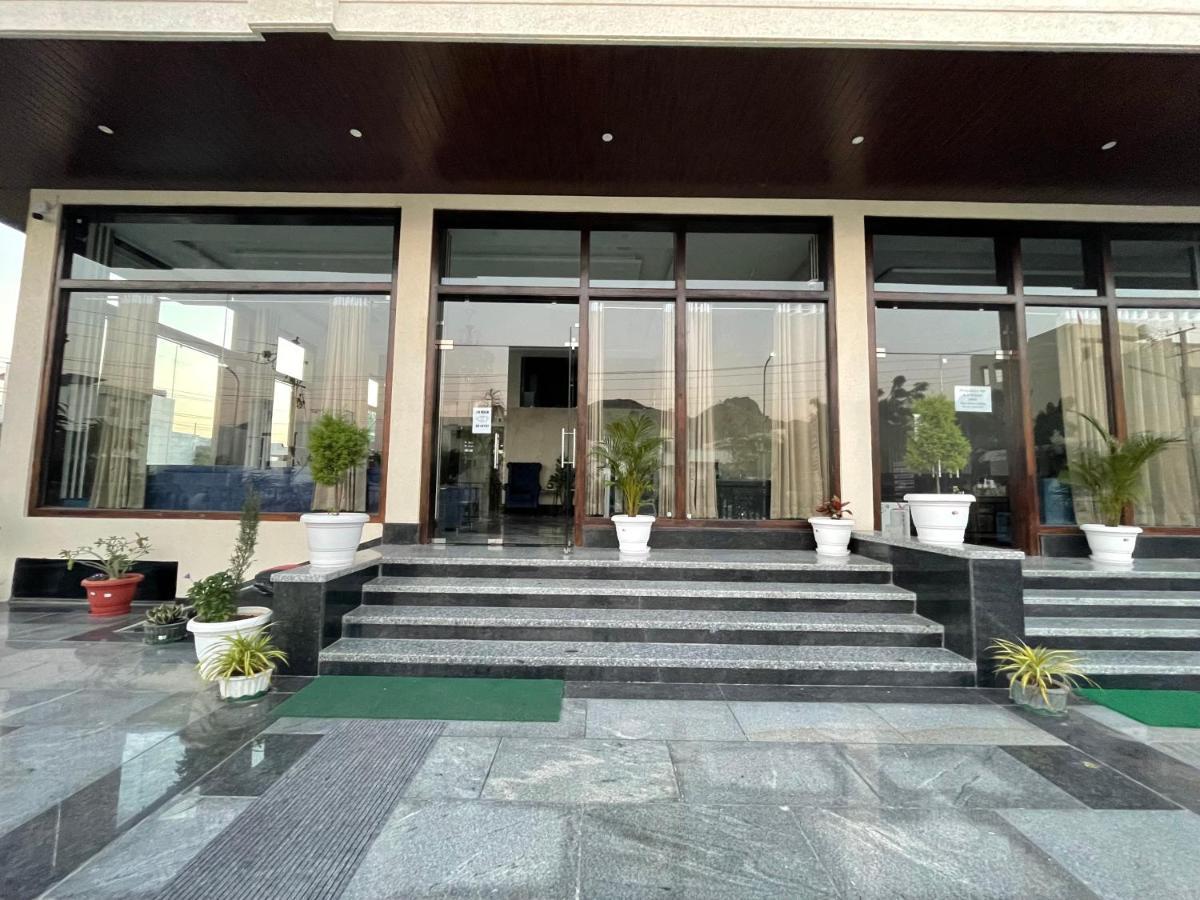 Clover Inn Udajpur Zewnętrze zdjęcie