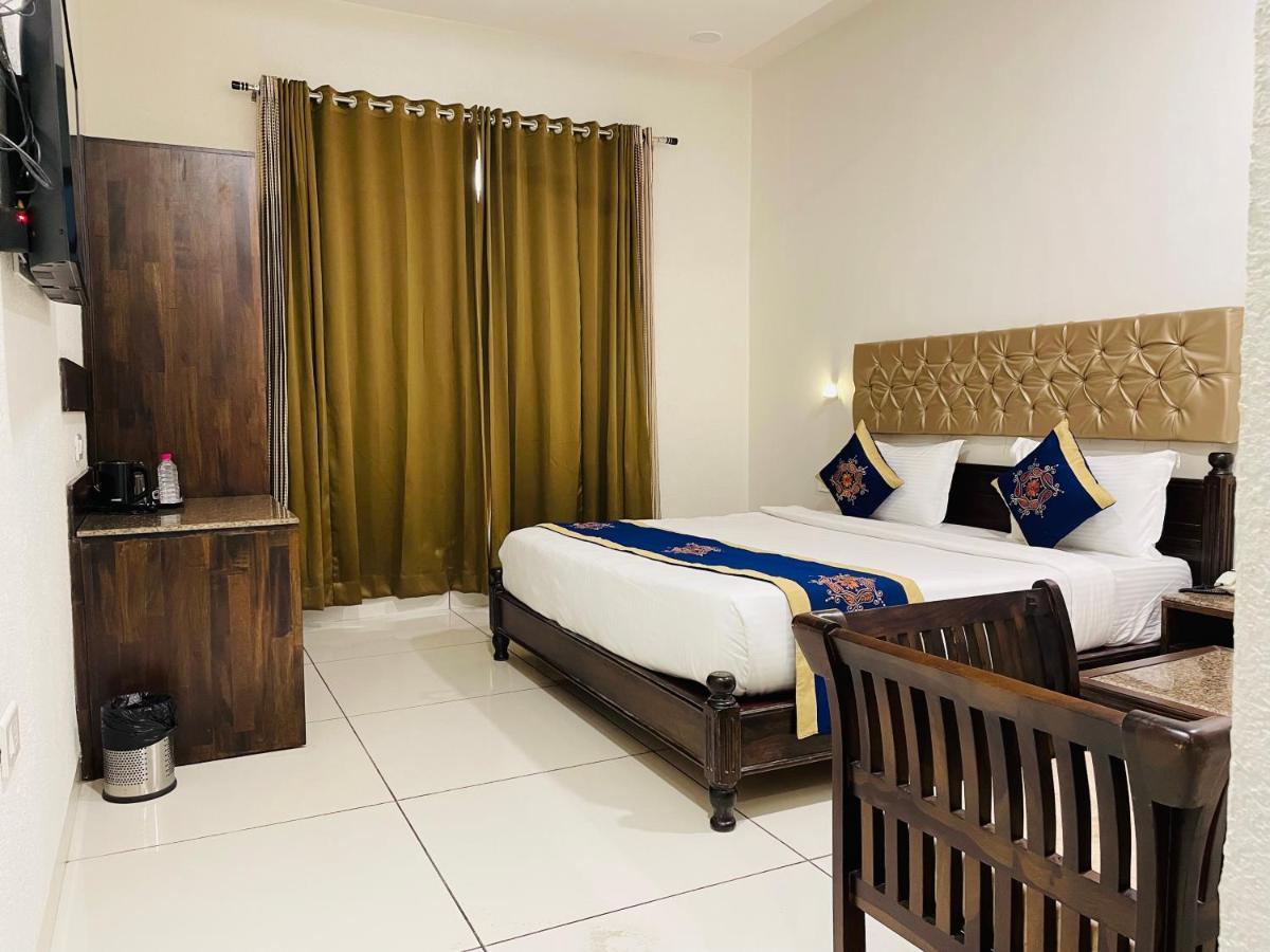 Clover Inn Udajpur Zewnętrze zdjęcie